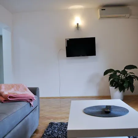 Apartman Dina * Tuzla